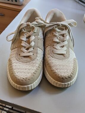 Dolce Vita DV Girls 4 Beige Woven Fabric Comfort Sneakers